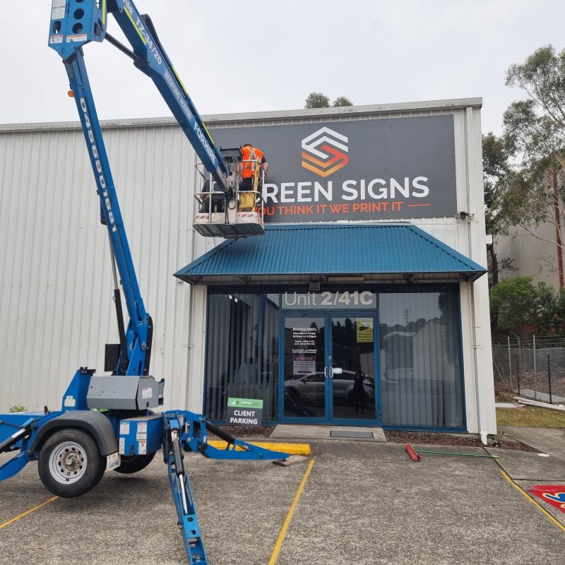 Screen Signs sign writer sign shop in Cardiff near Newcastle in NSW Australia